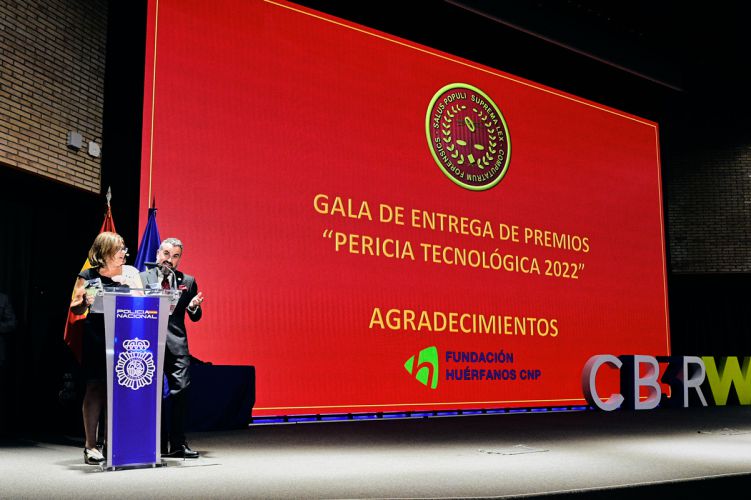 Elena Marcos Bueno y Raúl Guillén en la Premios Pericia Tecnológica 2022